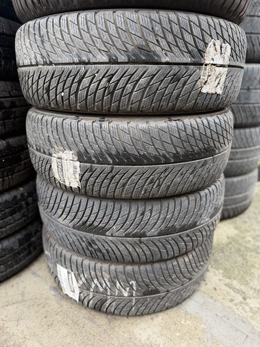 Set anvelope de iarnă 225/60R18 Michelin!