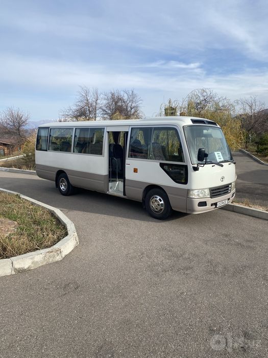 Микроавтобус Toyota Coaster
