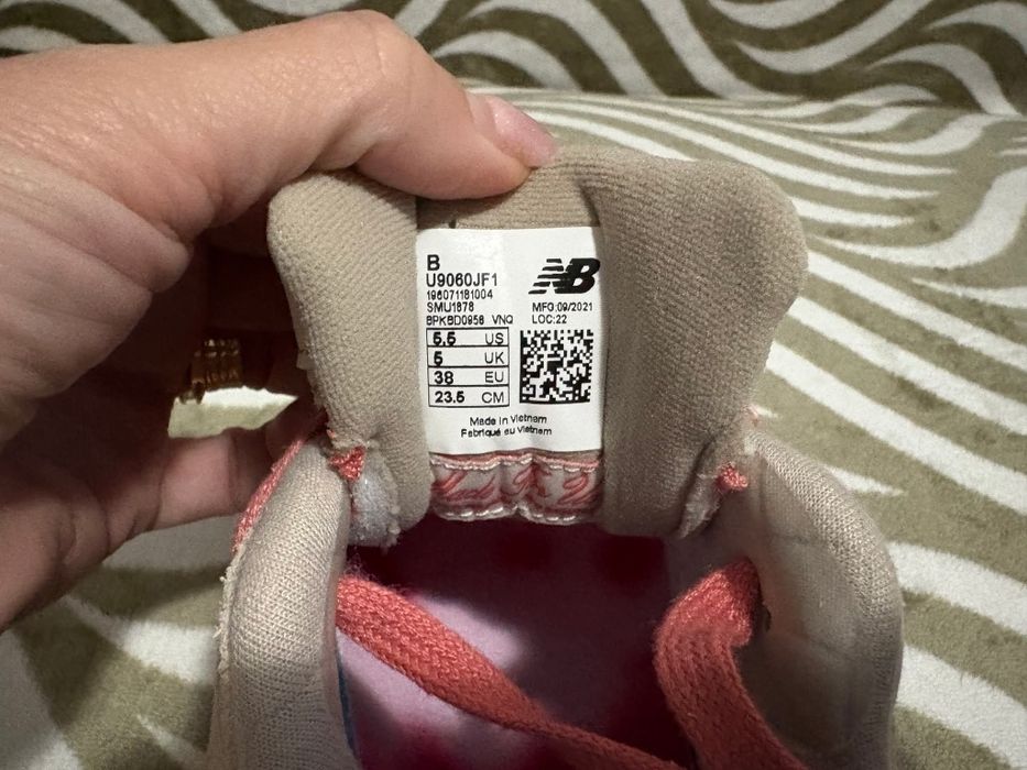 Adidasi NEW BALANCE 9060 nr 38