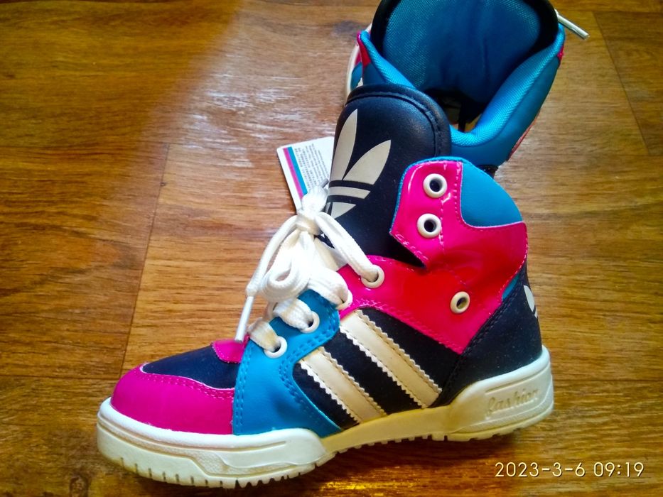 Кроссовки для девочки 27 размера