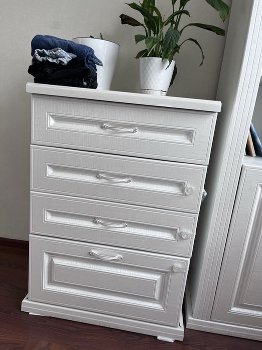 Продам комод в хорошем состояние