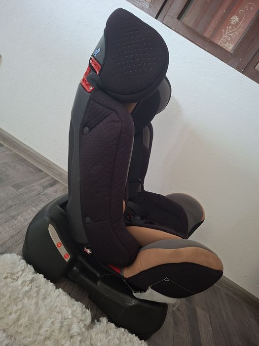 Se vinde. Scaun auto .