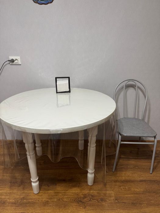 Стол 50000 ,стулья 5000 шт