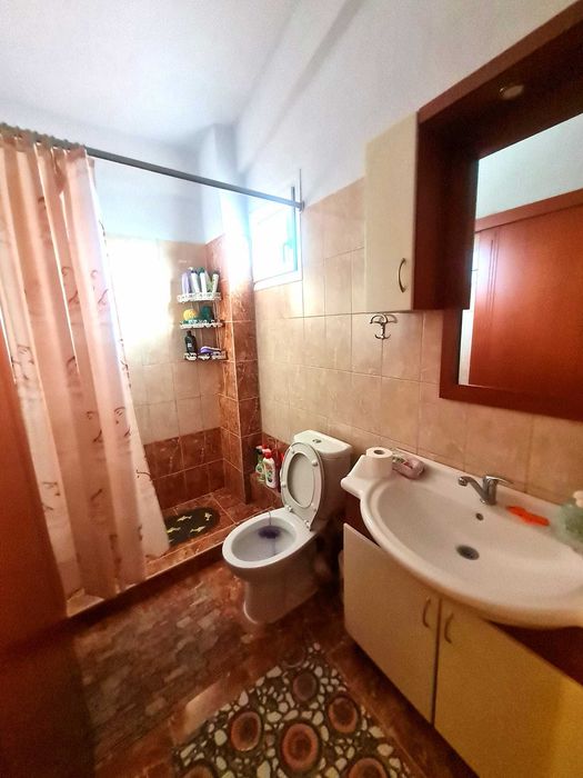 Продава се къща на две нива 90м2 и двор 220м2 в Паралия Врасна, Гърция