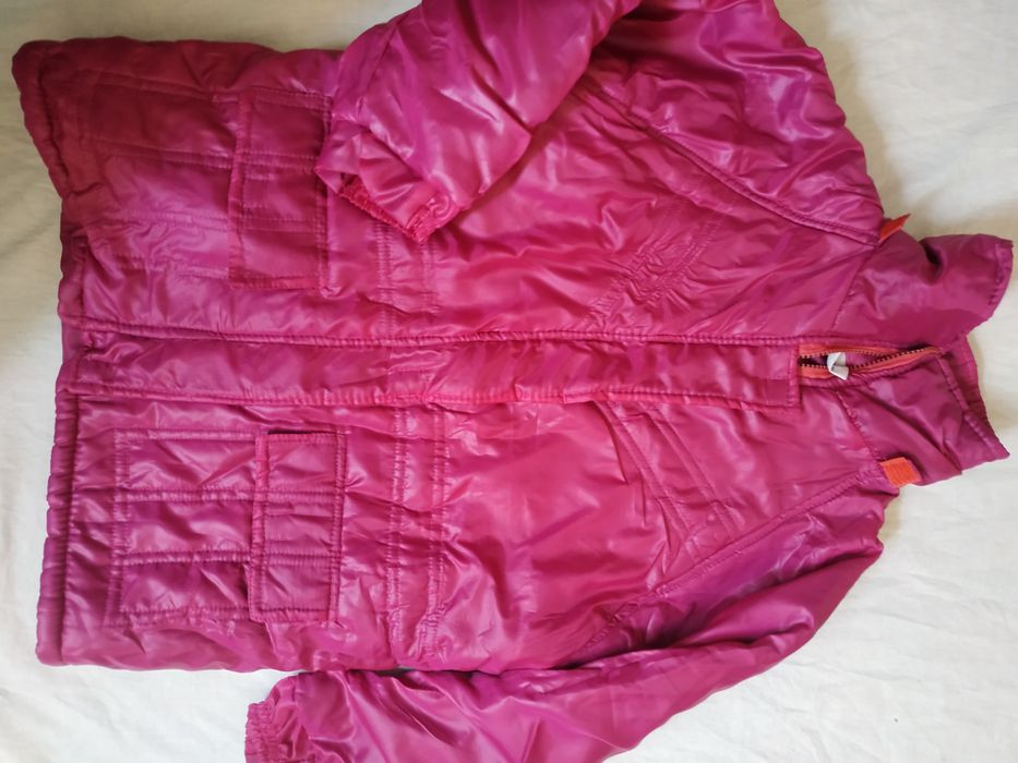 Новая куртка .Размер 36.Теплая, лёгкая.