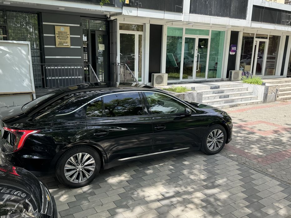 Hongqi E-QM5 500 km