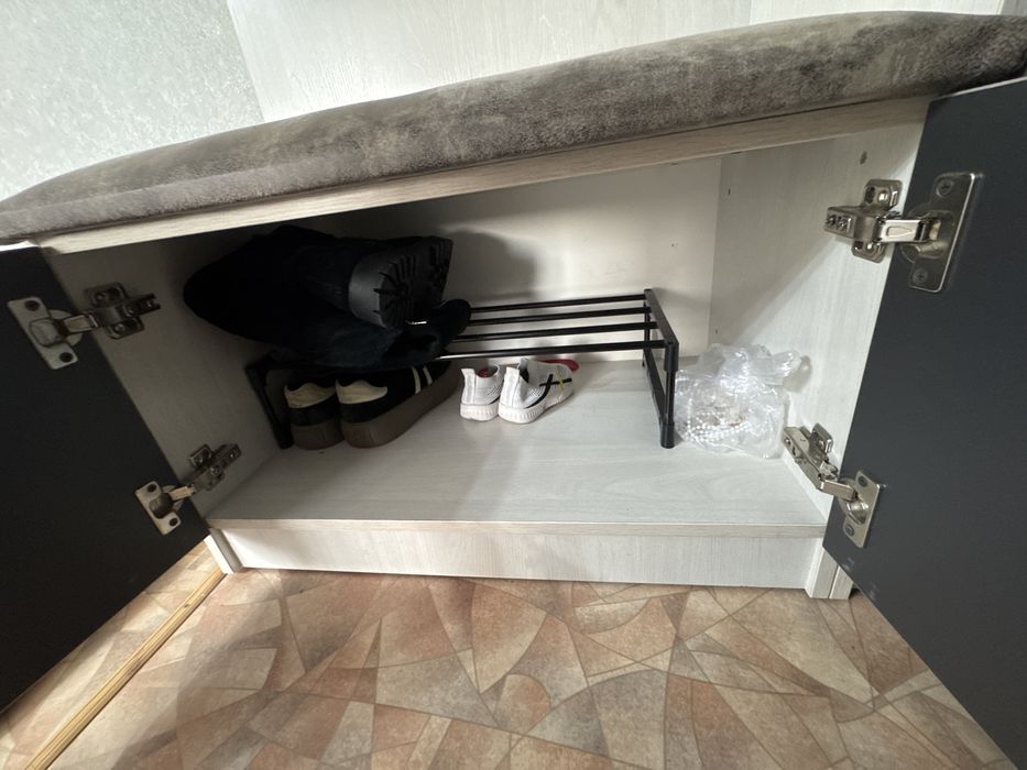 Шкаф для прихожей в отличном состоянии!