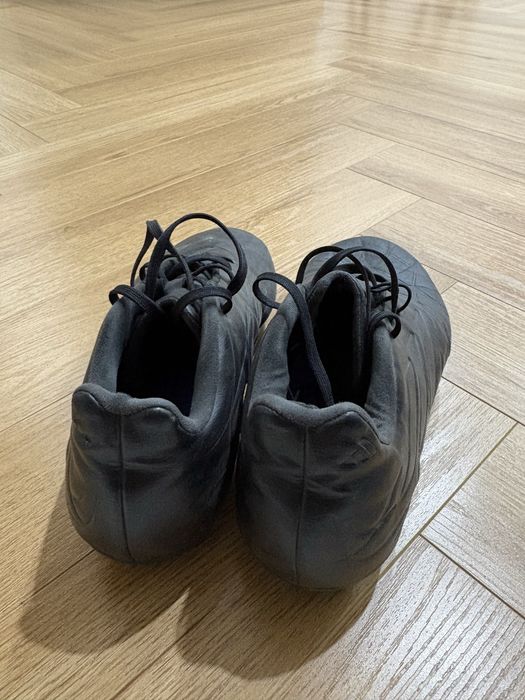 Продаю футбольную обувь