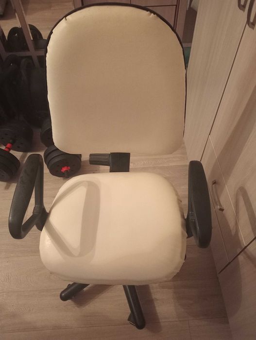 Продам белое кресло