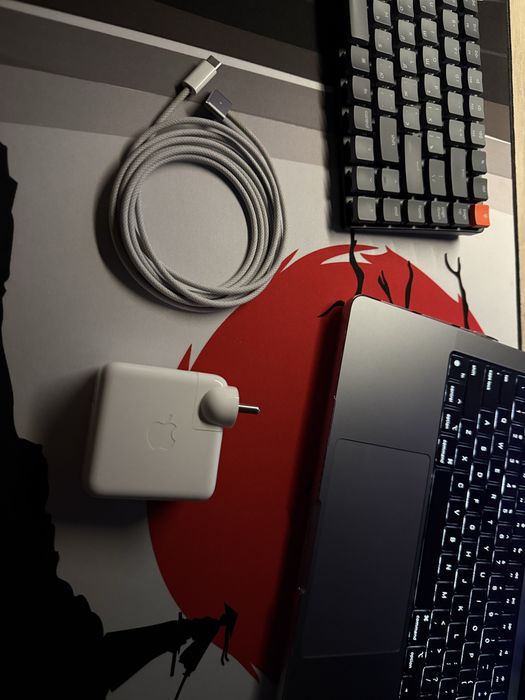 Yengi Macbook Pro M3 8gb 512gb