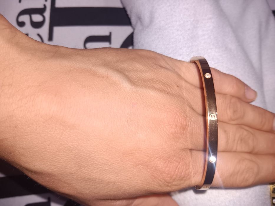 Vand doua bratari litera roamna