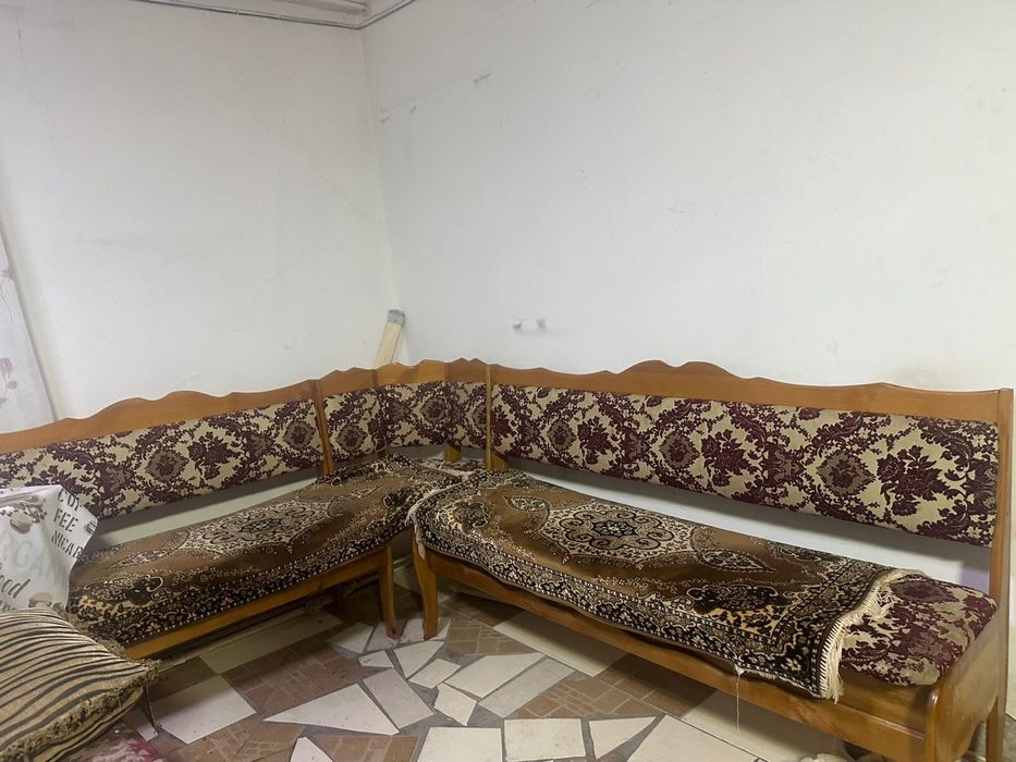 Угловой диван на кухню