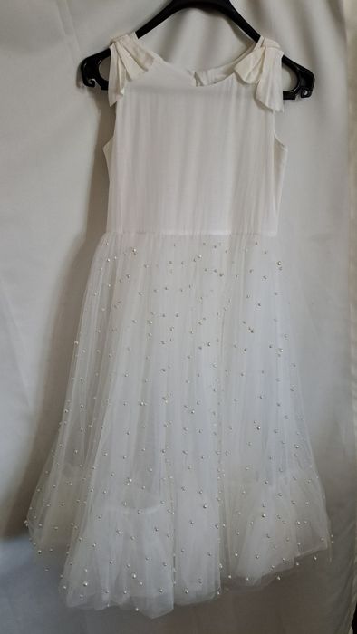 Белое Праздничное Платье с жемчугом.