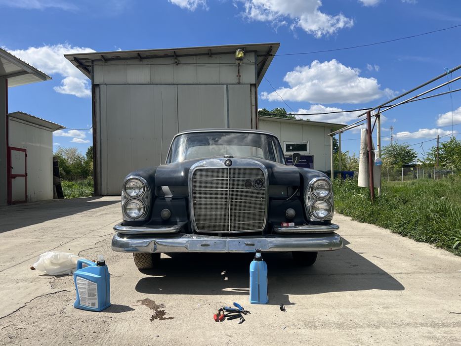 Mercedes w111 220b