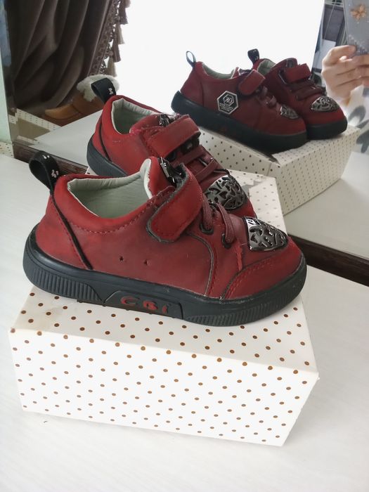 Òĝil bolalar uchun oyoq kiyim sotiladi