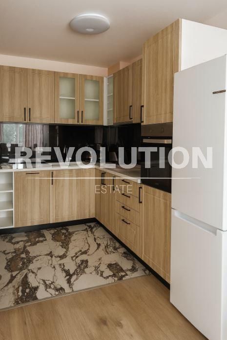 Двустаен апартамент в района на м-т Ален Мак!