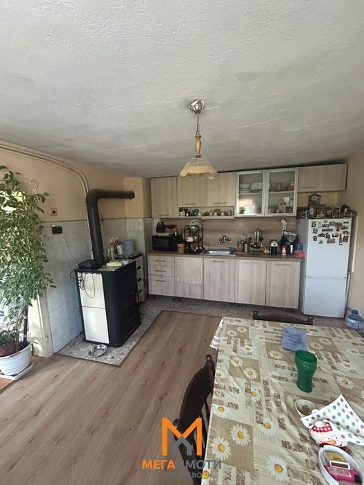 Продажба Къща гр. Севлиево - с. Бериево 280m² и двор 1800m²