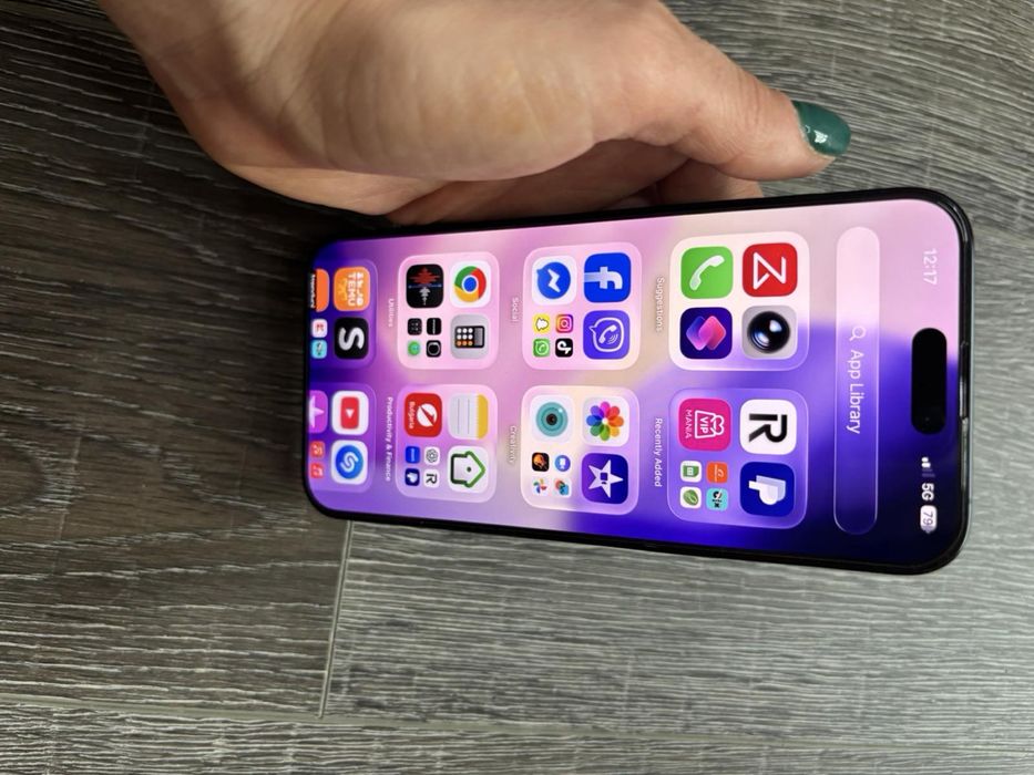 Продавам iPhone 15 Pro Max 256 GB като нов