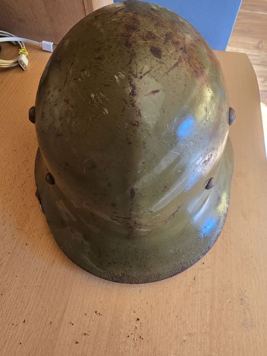Продавам стара воена каска