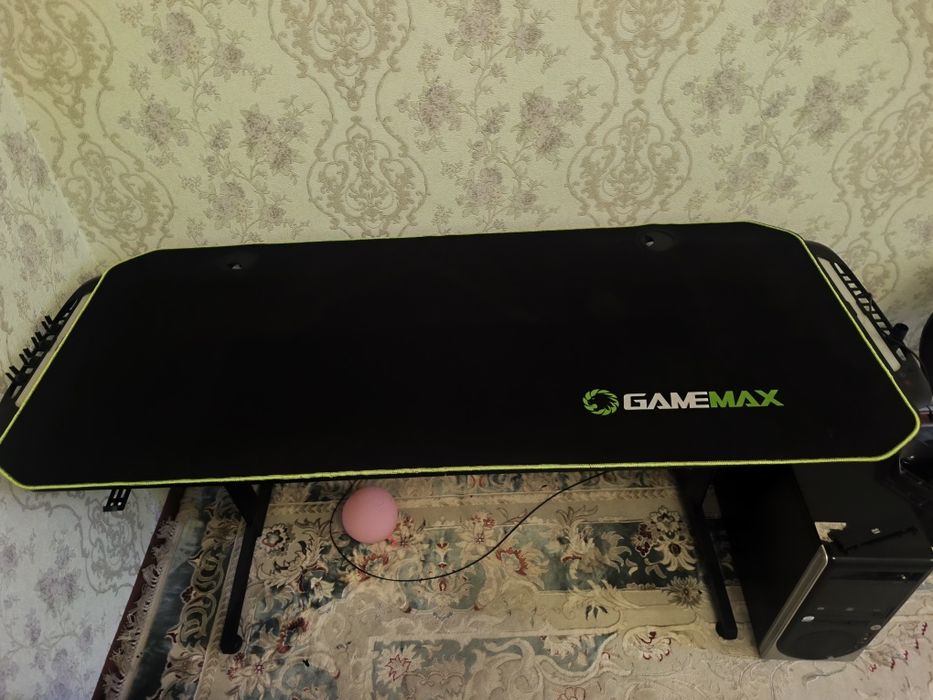 Компьютерный стол GameMax