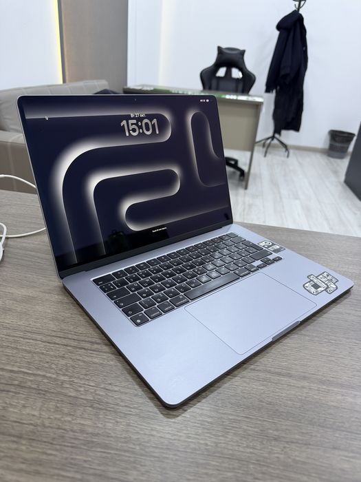 Macbook 15 M3 2024