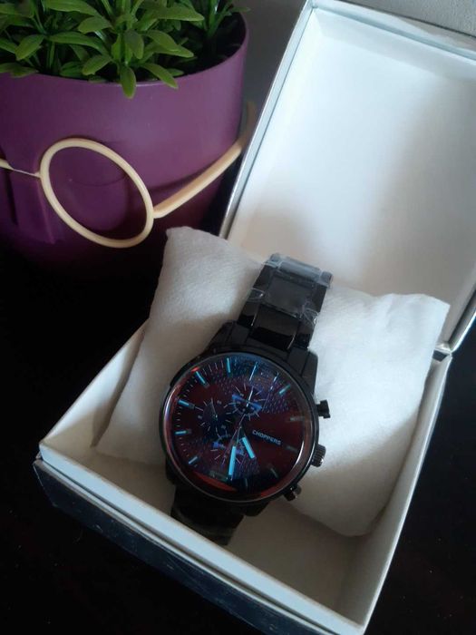 Мъжки часовник с метална верижка и закопчалка