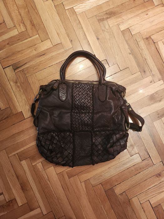 Естествена кожа и велур.