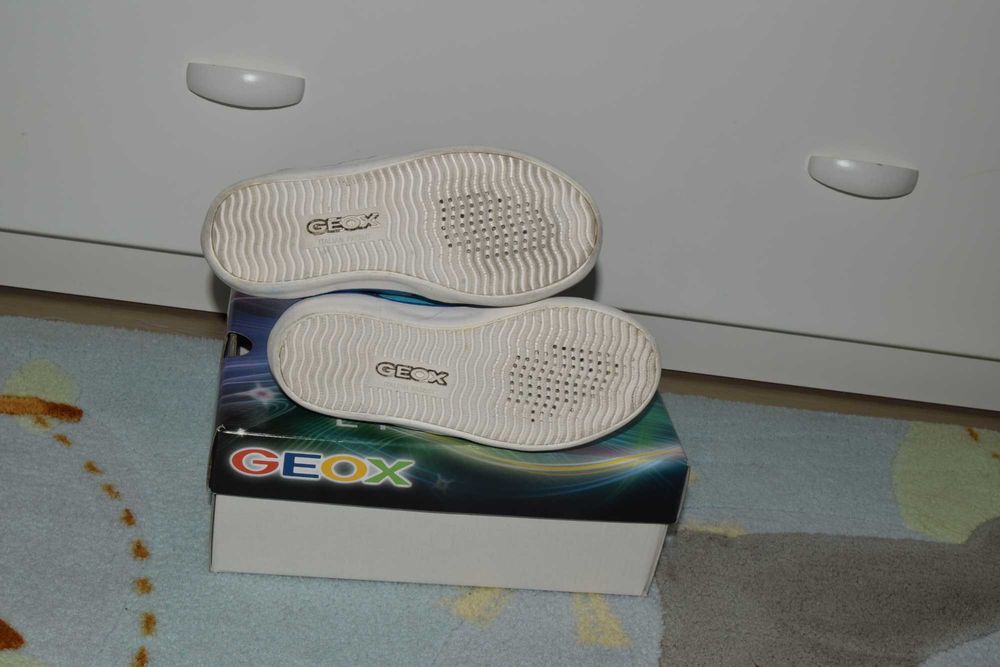 Обувки за момче Jack Wolfskin и Geox