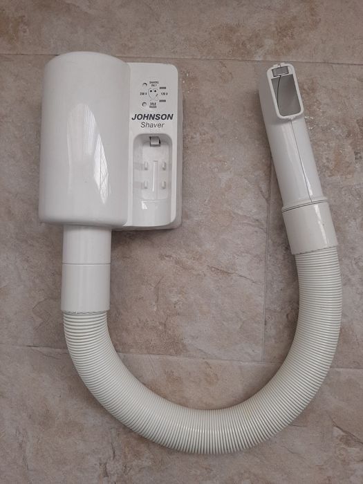 Контакти и ключове Schneider Electric Сешоар Johnson SHAVER 800 W