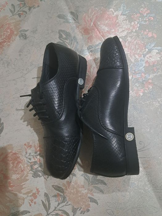Продаются кожанные детские мужские туфли 35-37 размер