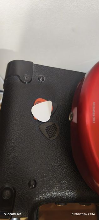 Продавам електрическа китара fender squire (stratocaster)