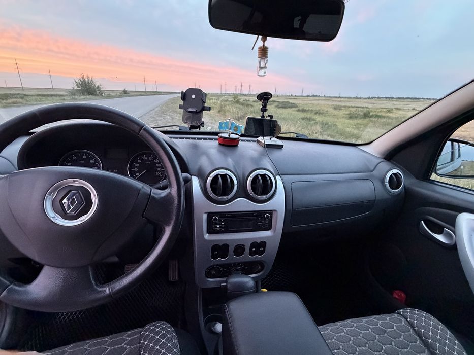 Продам машину Renault Sandero Stepway