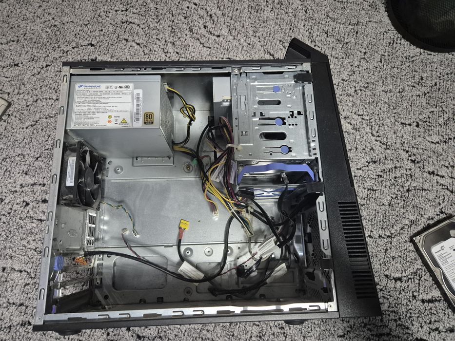 Компютърна кутия Lenovo със захранване