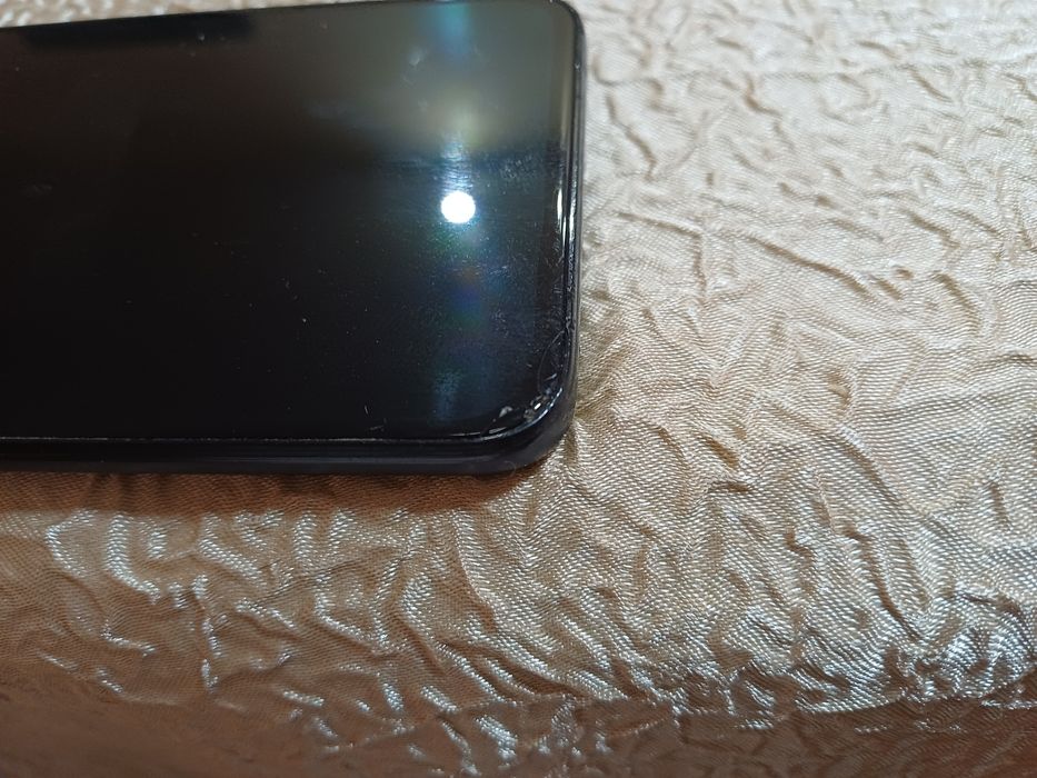 Продавам телефон.