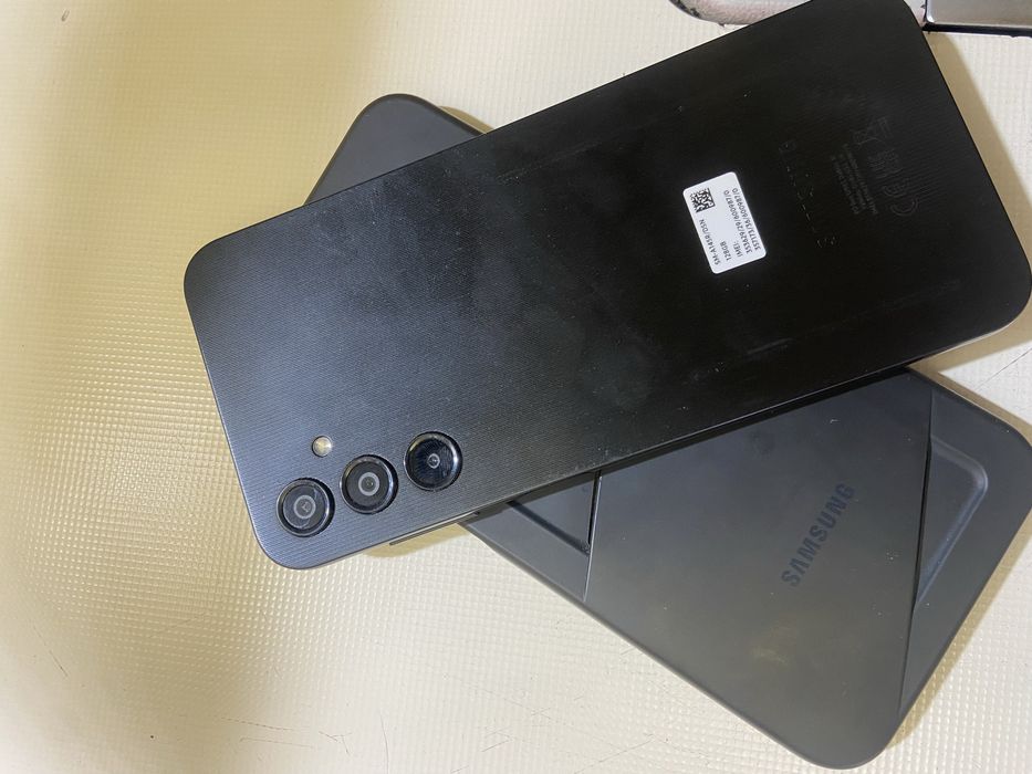 Vind telefon samsung 14 la  371 de lei  negociabil tele fonul are forie de protectie nu ieste sgriat ieste ca nou pentru mai multe detali in privat