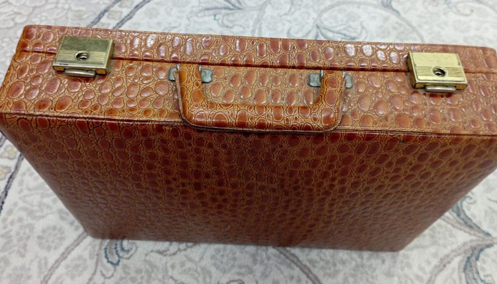 Винтажный дипломат из крокодиловой кожи