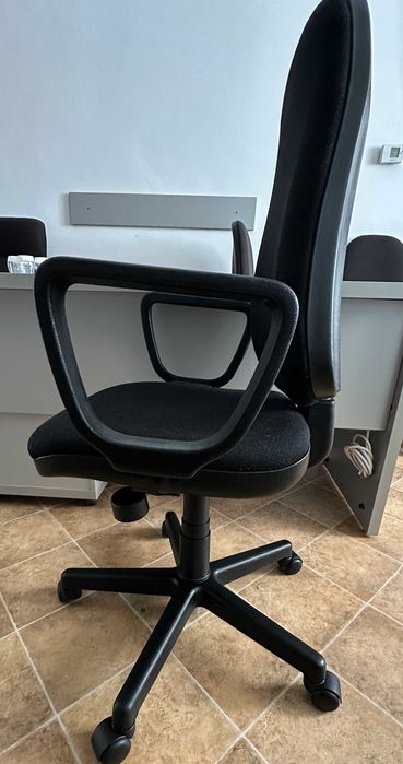 Scaun birou ergonomic, negru, reglabil - stare excelentă