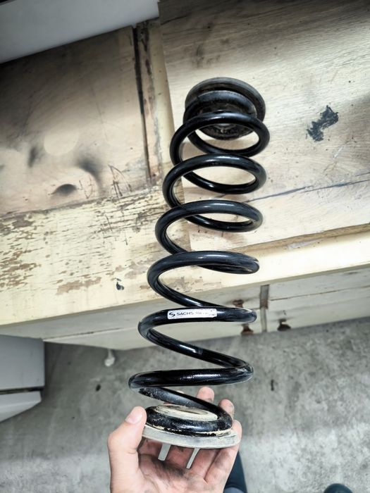 Пружини за Passat B7