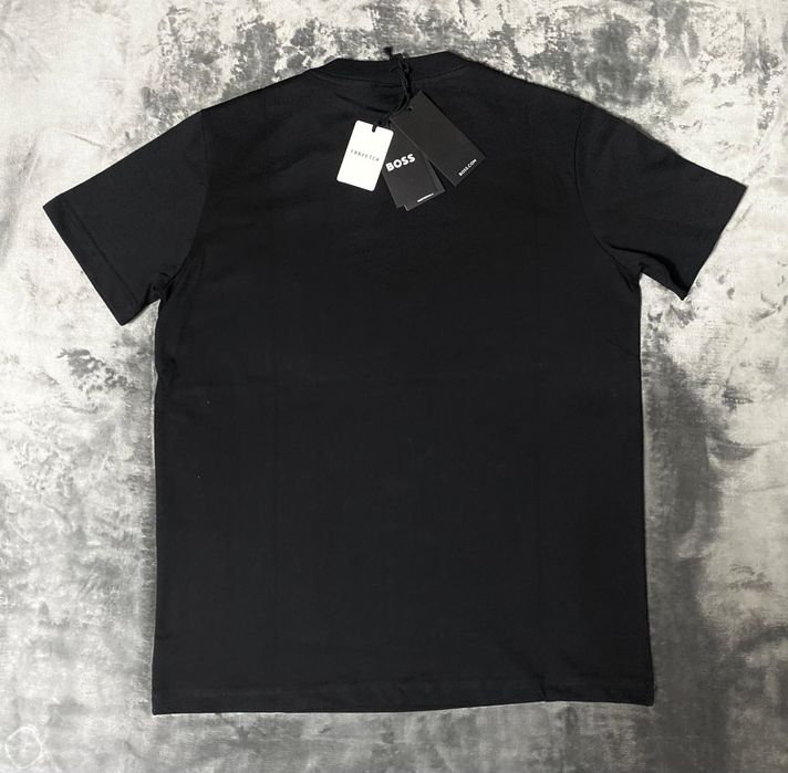Vand tricou nou de barbati Boss