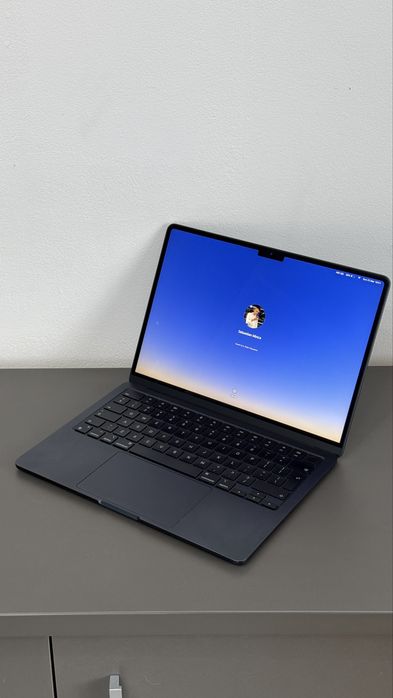 Laptop Macbook Air 13 inch M2 256GB 8GB RAM, stecher cablu si cutia originala