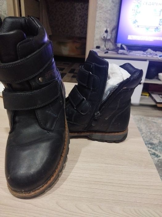 Продам зимнюю детскую обувь