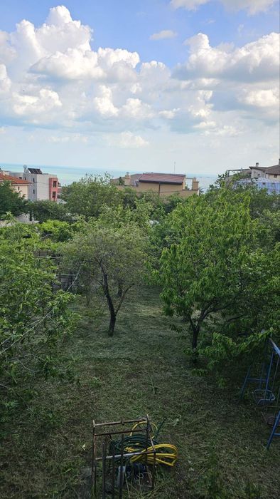 Нова намалена цена! УПИ 989 кв.м с къща, морска панорама и канализация – Св. Никола
