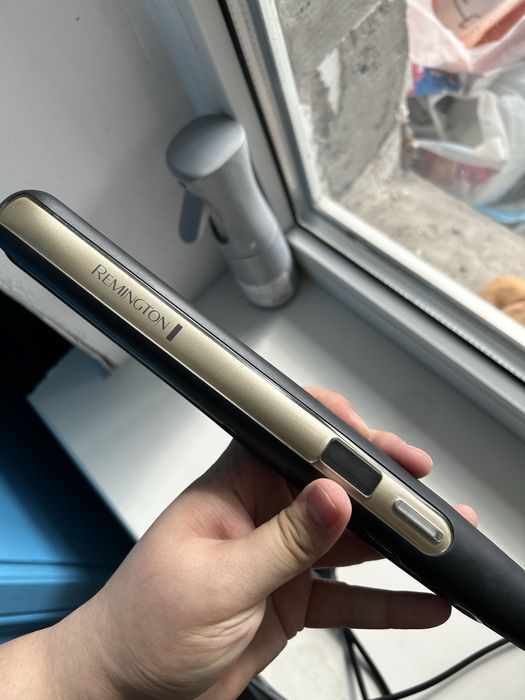 Продам утюжок Remington