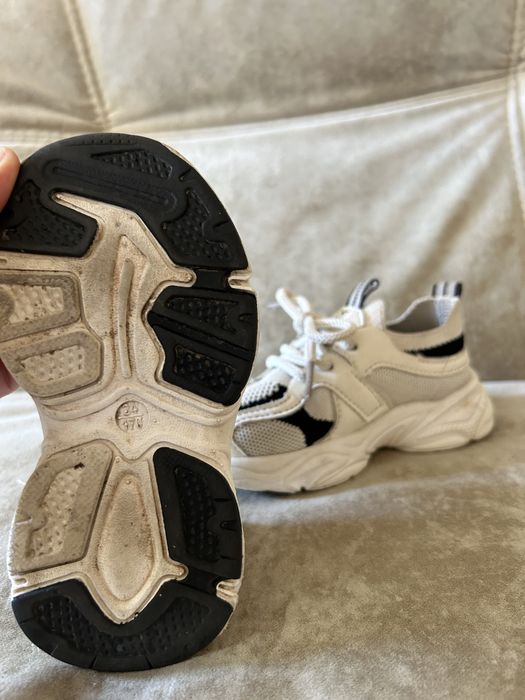 Продам детскую обувь