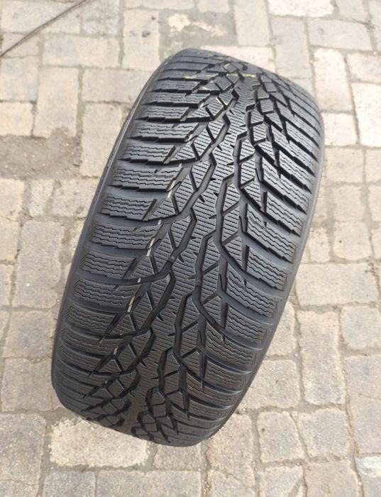 O bucată 245/45 R18 M+S iarnă - una Goodyear Michelin Nokian Nexen