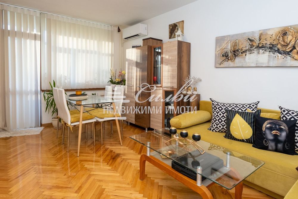 Продава се Двустаен апартамент в Шумен, Тракия - 55 кв.м за 1484 €/кв.м - Снимка #1