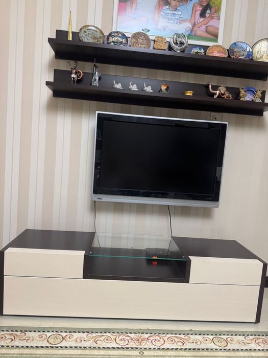 Тумба и полки ( ТВ зона)