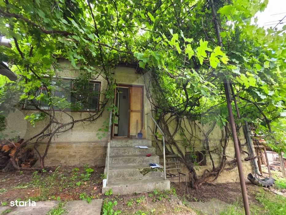 Casa traditionala din caramida in satul Anghelus