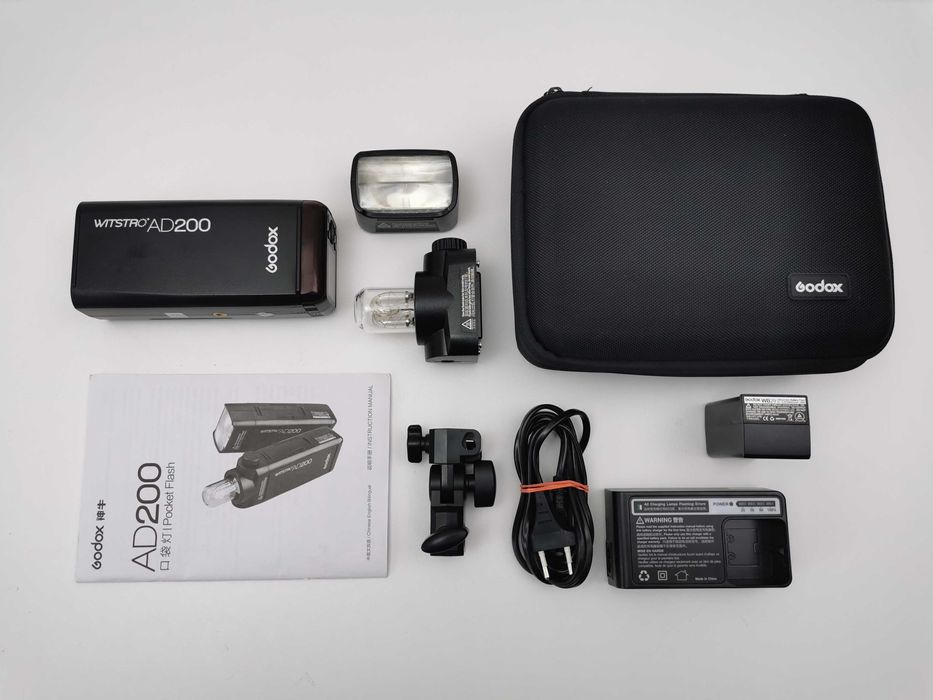 Преносима светкавица Godox AD200