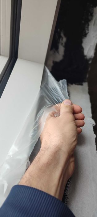 aplicare folie lichida pe tamplarie, protectie profesionala in santier